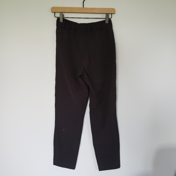 Lululemon Black On The Fly 7/8 Pants Woven Sz 2 - Picture 2 of 5
